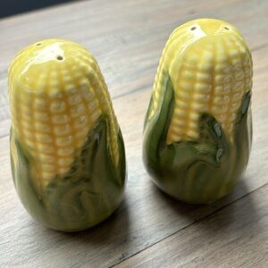 Shawnee corn salt & pepper shakers